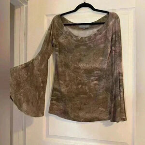 Lola & Sophie Bell Sleeve Top